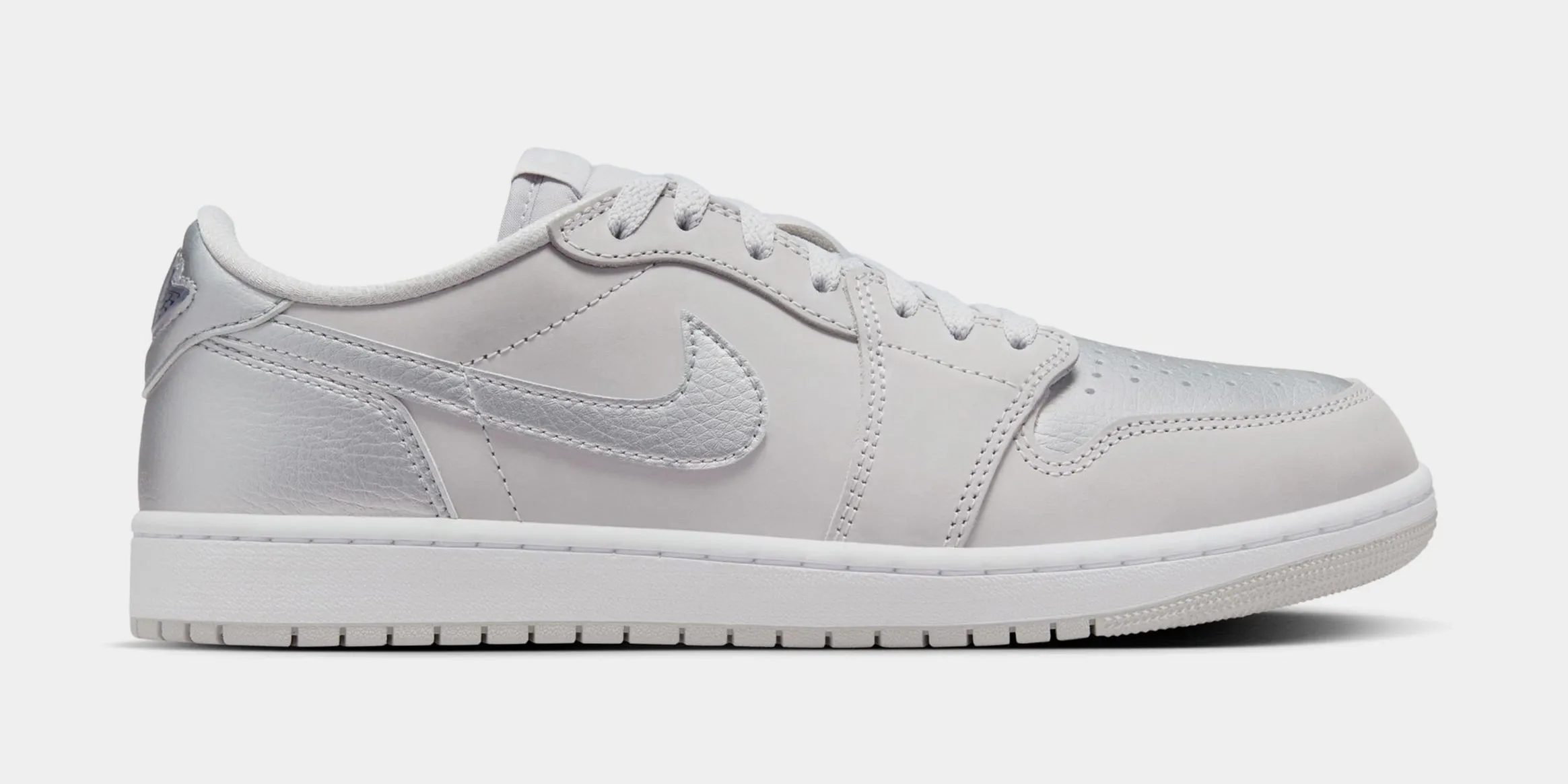 Air Jordan 1 Retro Low OG Metallic Silver Mens Lifestyle Shoes (Neutral Grey/White/Metallic Silver)