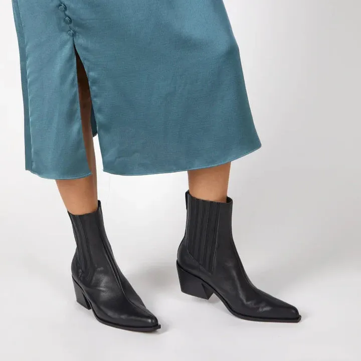 INTENTIONALLY BLANK HILLARY WESTERN BOOTS