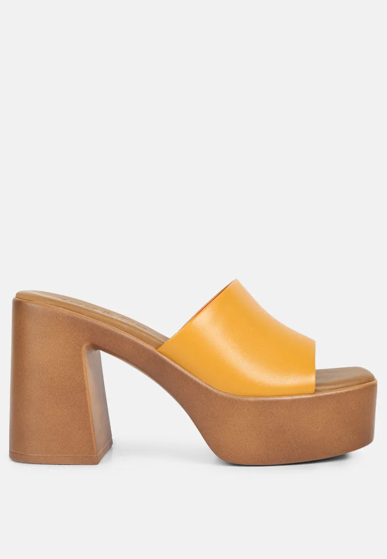 SCANDAL Slip on Block Heel Sandals in Tan