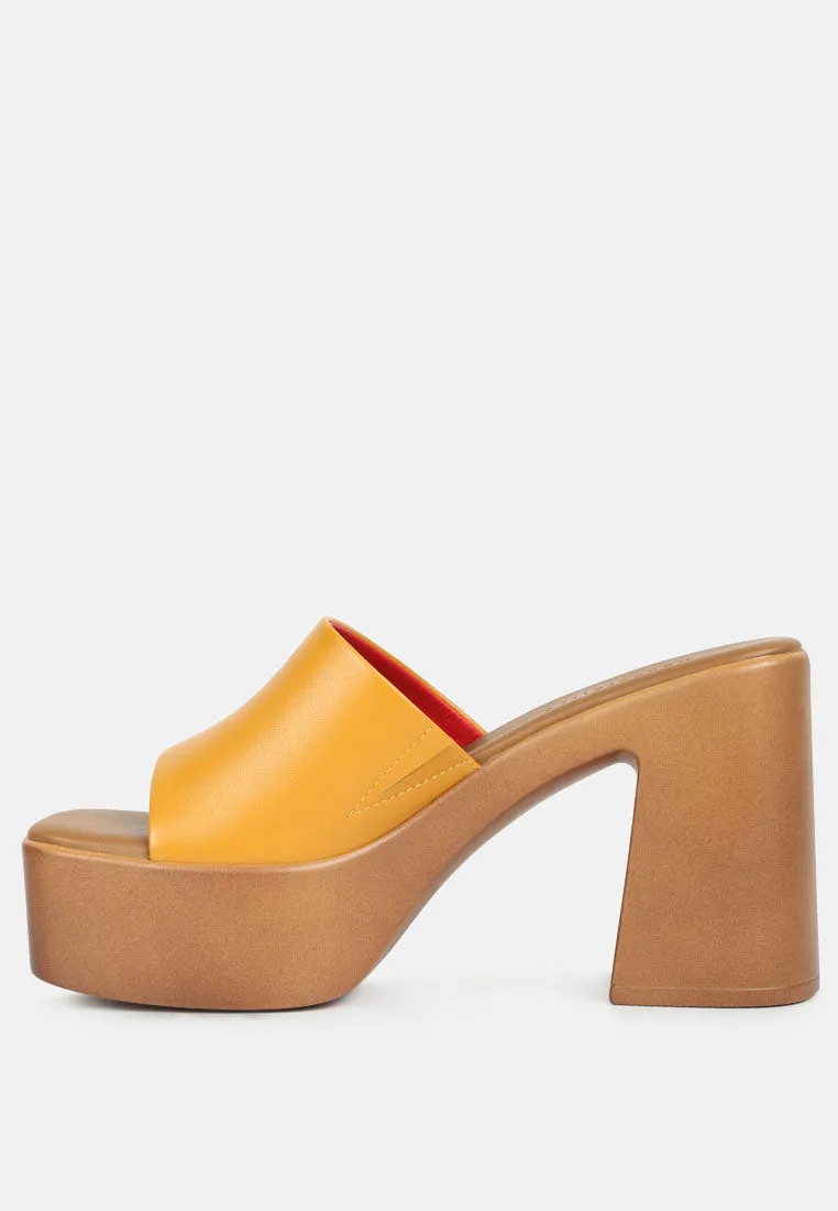 SCANDAL Slip on Block Heel Sandals in Tan